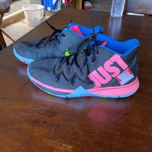 Nike Neon Kyrie 5